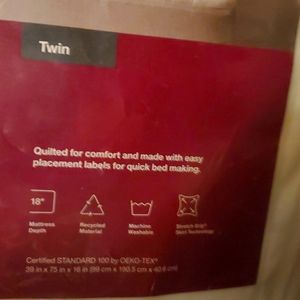 NWT TWIN MATTRESS PAD